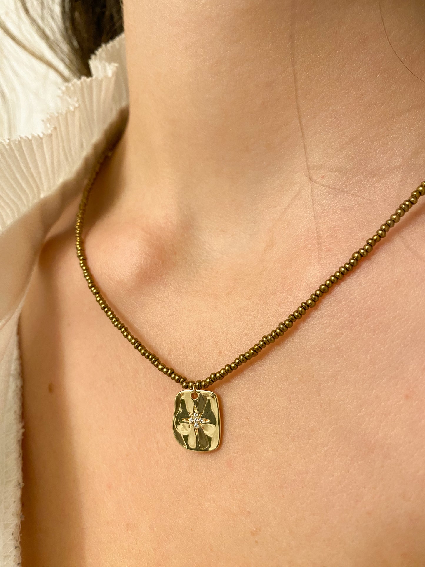 Collier ras-de-cou